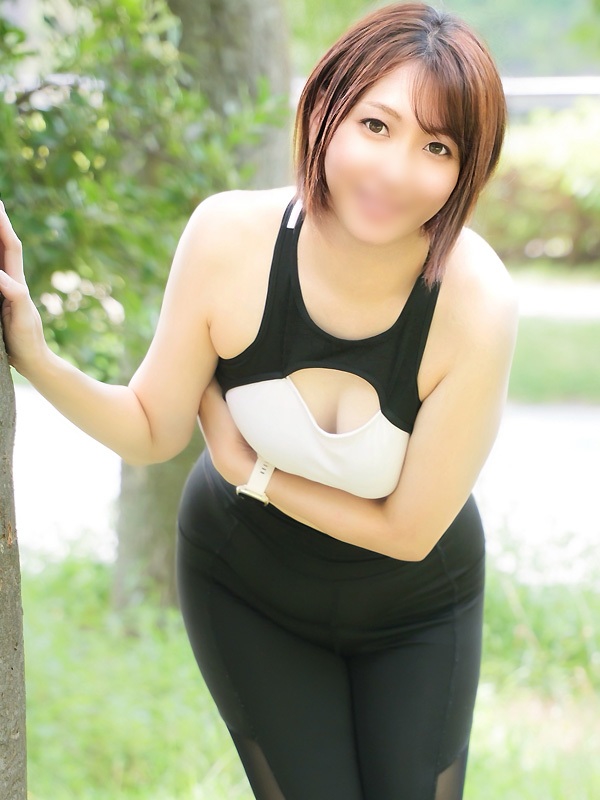 あきな｜京橋 密着性感ストレッチ＆イメヘル【KUNKA KUNKA  クンカクンカ京橋】〜 新感覚の健康×密着性感フィットネス風俗＆イメヘル｜エロさわやかなスポコスGALのフェロモン全開＆密着レッスン！したたる汗とエッチな匂いで、ギンギンに膨らんだアナタを逆視姦しちゃいます♪〜ホテルヘルス＆デリヘル（京橋 待ち合わせ） 店舗型風俗店 大阪