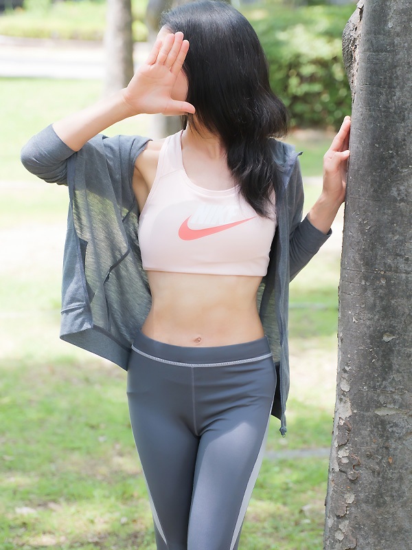 みるく(30)｜京橋 密着性感ストレッチ＆イメヘル【KUNKA KUNKA  クンカクンカ京橋】〜 新感覚の健康×密着性感フィットネス風俗＆イメヘル｜エロさわやかなスポコスGALのフェロモン全開＆密着レッスン！したたる汗とエッチな匂いで、ギンギンに膨らんだアナタを逆視姦しちゃいます♪〜ホテルヘルス＆デリヘル（京橋 待ち合わせ） 店舗型風俗店 大阪