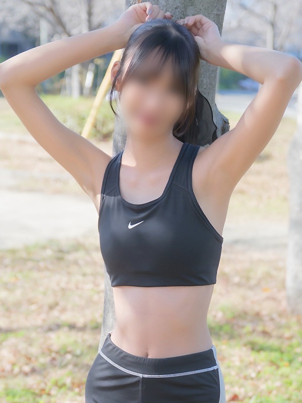 くぅ｜京橋 密着性感ストレッチ＆イメヘル【KUNKA KUNKA  クンカクンカ京橋】〜 新感覚の健康×密着性感フィットネス風俗＆イメヘル｜エロさわやかなスポコスGALのフェロモン全開＆密着レッスン！したたる汗とエッチな匂いで、ギンギンに膨らんだアナタを逆視姦しちゃいます♪〜ホテルヘルス＆デリヘル（京橋 待ち合わせ） 店舗型風俗店 大阪