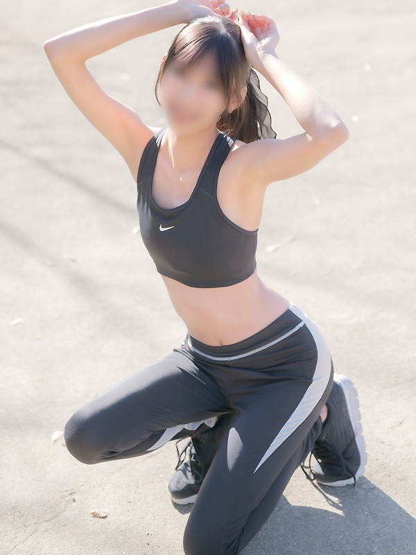 くぅ｜京橋 密着性感ストレッチ＆イメヘル【KUNKA KUNKA  クンカクンカ京橋】〜 新感覚の健康×密着性感フィットネス風俗＆イメヘル｜エロさわやかなスポコスGALのフェロモン全開＆密着レッスン！したたる汗とエッチな匂いで、ギンギンに膨らんだアナタを逆視姦しちゃいます♪〜ホテルヘルス＆デリヘル（京橋 待ち合わせ） 店舗型風俗店 大阪